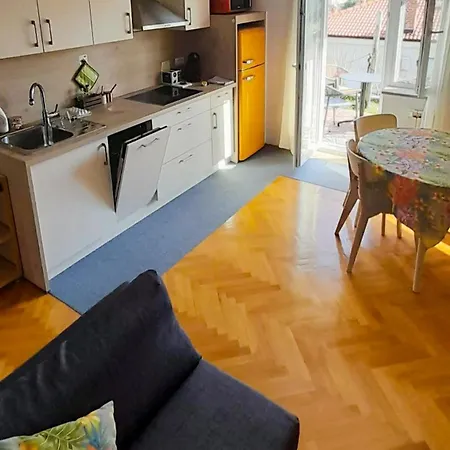 Apartma Terassa 아파트